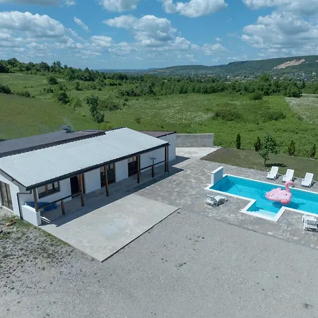 Luxury Ranch Villa *